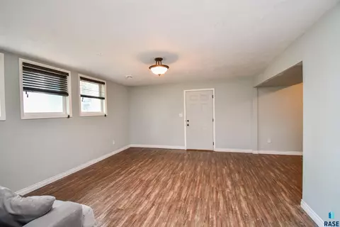 104 E 40th St, Sioux Falls, SD 57105 photo 17