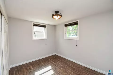 104 E 40th St, Sioux Falls, SD 57105 photo 21
