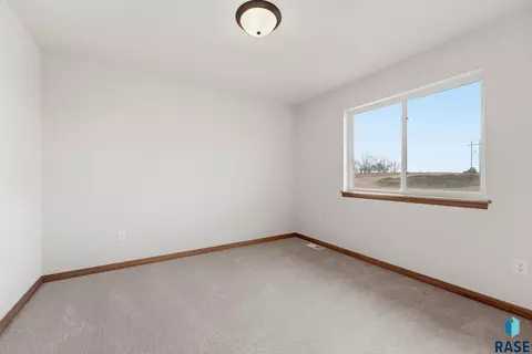 Bedroom - 5405 E Brennan Dr, Sioux Falls, SD 57110 photo 5 of 7