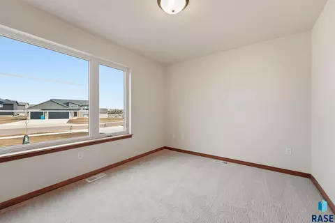 Bedroom - 5405 E Brennan Dr, Sioux Falls, SD 57110 photo 4 of 7