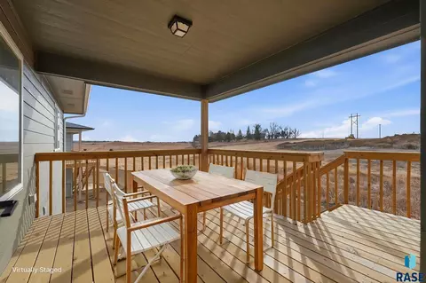 Exterior - 5405 E Brennan Dr, Sioux Falls, SD 57110 photo 2 of 4