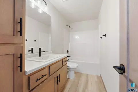 Bath - 5405 E Brennan Dr, Sioux Falls, SD 57110 photo 2 of 2