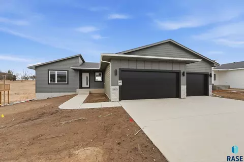 5405 E Brennan Dr, Sioux Falls, SD 57110