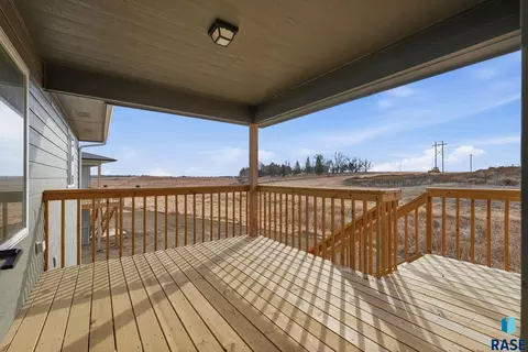 Exterior - 5405 E Brennan Dr, Sioux Falls, SD 57110 photo 3 of 4