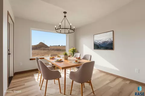 Dining - 5405 E Brennan Dr, Sioux Falls, SD 57110 photo 1 of 1