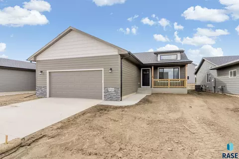 5504 E Brennan Dr, Sioux Falls, SD 57110