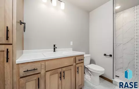 Bath - 5504 E Brennan Dr, Sioux Falls, SD 57110 photo 1 of 2