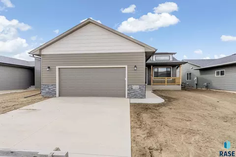 Exterior - 5504 E Brennan Dr, Sioux Falls, SD 57110 photo 2 of 2