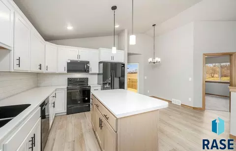 Kitchen - 5504 E Brennan Dr, Sioux Falls, SD 57110 photo 3 of 3