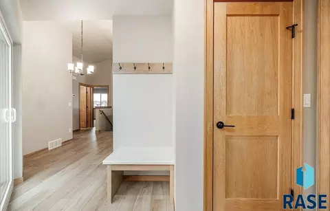 Entry Way - 5504 E Brennan Dr, Sioux Falls, SD 57110 photo 2 of 2