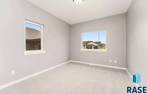 Bedroom - 5409 E Brennan Dr, Sioux Falls, SD 57110 photo 3 of 6