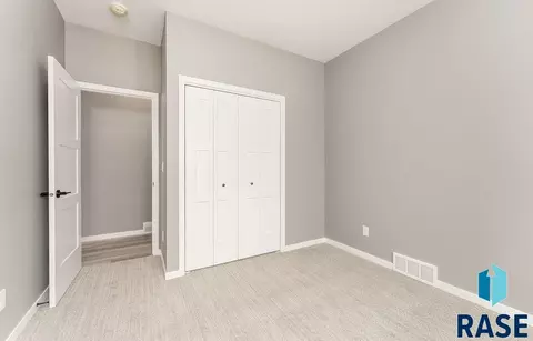 Bedroom - 5409 E Brennan Dr, Sioux Falls, SD 57110 photo 2 of 6
