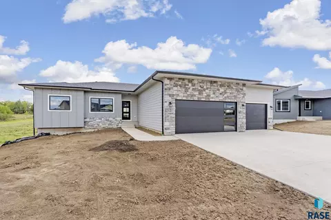 Exterior - 5409 E Brennan Dr, Sioux Falls, SD 57110 photo 2 of 3