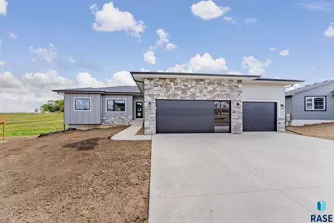 5409 E Brennan Dr, Sioux Falls, SD 57110