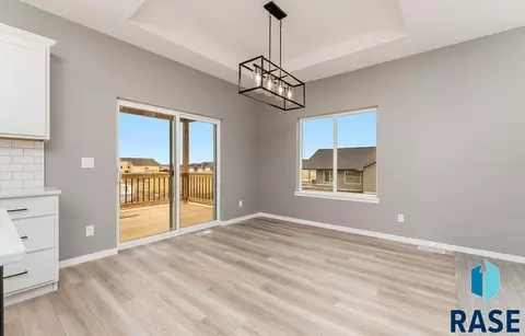 Dining - 5409 E Brennan Dr, Sioux Falls, SD 57110 photo 1 of 1