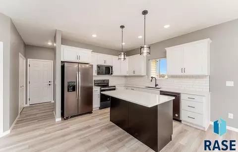 Kitchen - 5409 E Brennan Dr, Sioux Falls, SD 57110 photo 1 of 2