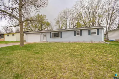 217 N Needles Dr, Brandon, SD 57005 photo 1