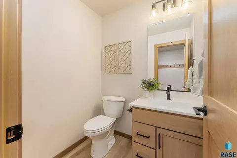 Bath - 1225 Poplar Ave, Tea, SD 57064 photo 1 of 5