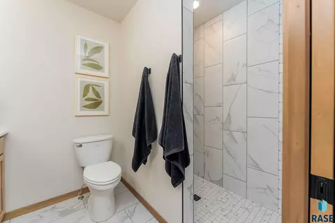 Bath - 1225 Poplar Ave, Tea, SD 57064 photo 3 of 5