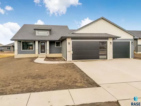 1225 Poplar Ave, Tea, SD 57064