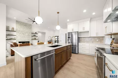 4205 N Interlachen Trl, Sioux Falls, SD 57107 photo 15