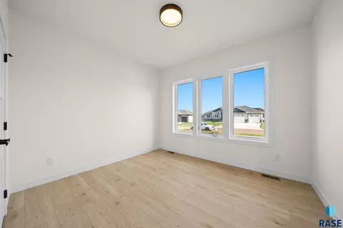 4205 N Interlachen Trl, Sioux Falls, SD 57107 photo 28