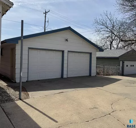 1409 E Rice St, Sioux Falls, SD 57103 photo 2