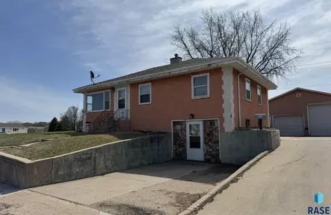 1413 E Rice St, Sioux Falls, SD 57103 photo 1