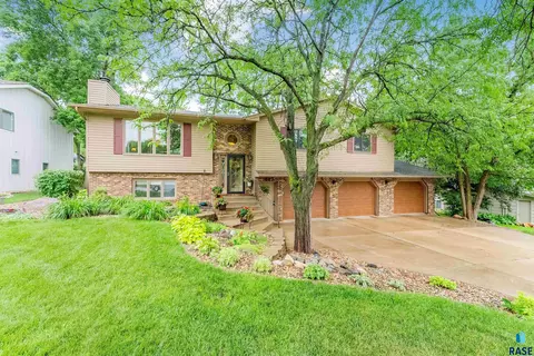 317 E Aspen Dr, Sioux Falls, SD 57105 photo 1