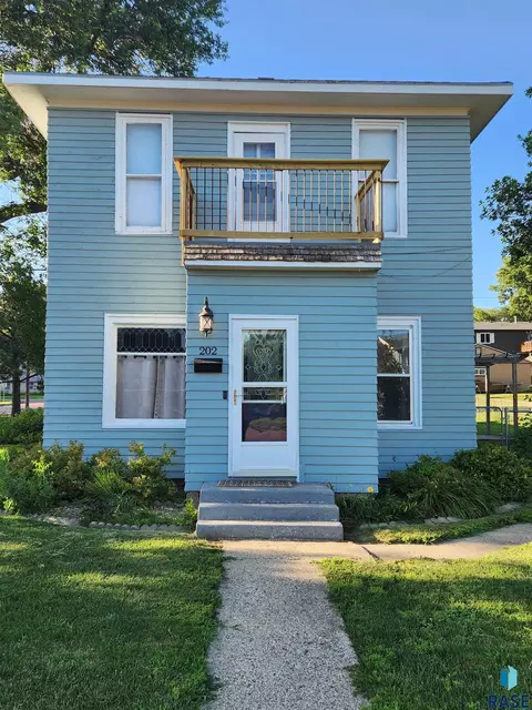 202 E 4th St, Dell Rapids, SD 57022 photo 2