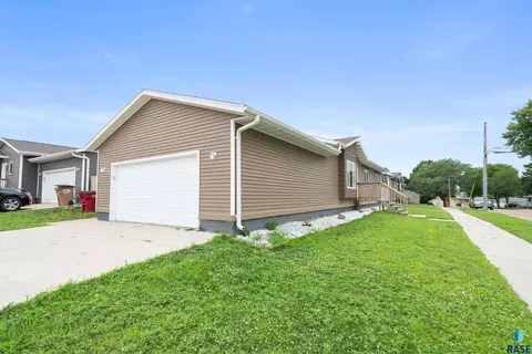 3305 E 13th St, Sioux Falls, SD 57103 photo 2