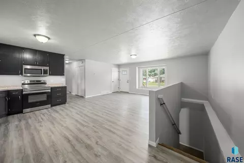 3305 E 13th St, Sioux Falls, SD 57103 photo 5