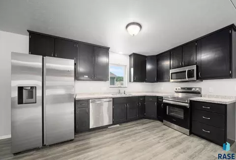 3305 E 13th St, Sioux Falls, SD 57103 photo 4