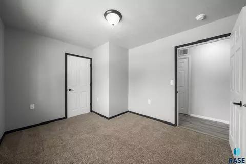3305 E 13th St, Sioux Falls, SD 57103 photo 13