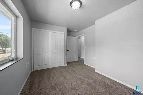 3305 E 13th St, Sioux Falls, SD 57103 photo 11