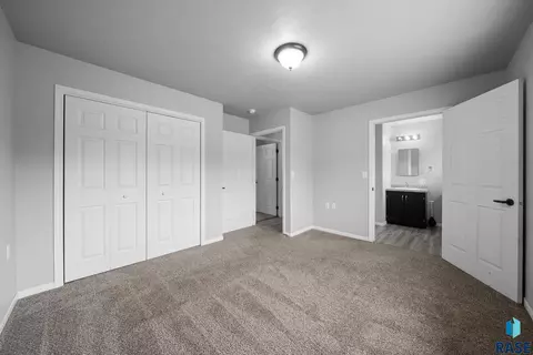 3305 E 13th St, Sioux Falls, SD 57103 photo 8