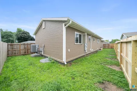 3305 E 13th St, Sioux Falls, SD 57103 photo 22