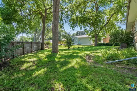 1505 E 34th St, Sioux Falls, SD 57105 photo 23