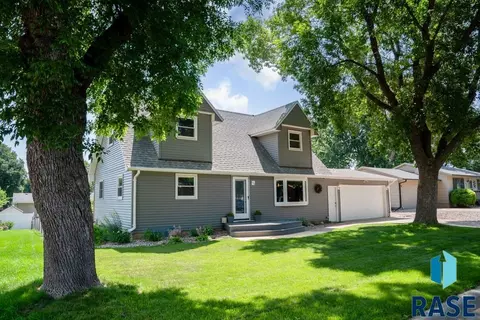 120 S Needles Dr, Brandon, SD 57005 photo 1