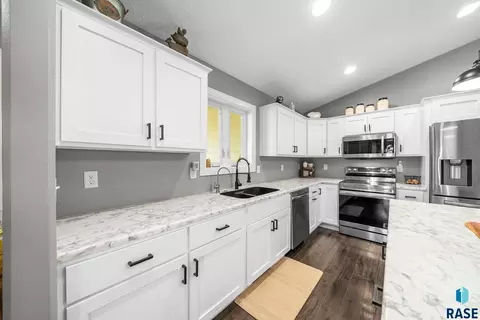 6805 E Dugout Ln, Sioux Falls, SD 57110 photo 14