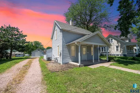 307 S Johnson St, Canton, SD 57013