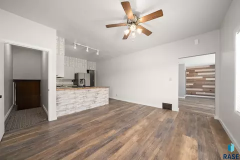 119 N Cedar St, Canton, SD 57013 photo 4