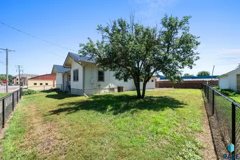 119 N Cedar St, Canton, SD 57013 photo 35