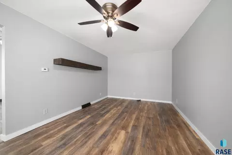 119 N Cedar St, Canton, SD 57013 photo 11