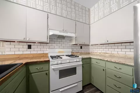 119 N Cedar St, Canton, SD 57013 photo 8