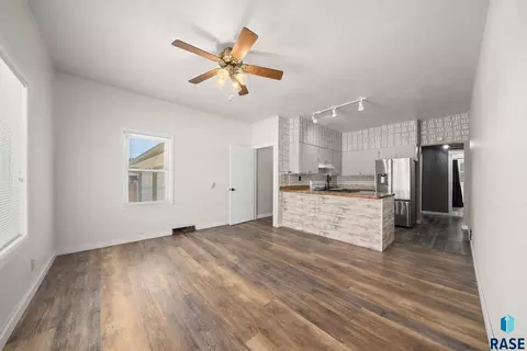 119 N Cedar St, Canton, SD 57013 photo 6