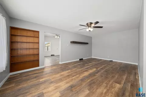 119 N Cedar St, Canton, SD 57013 photo 12
