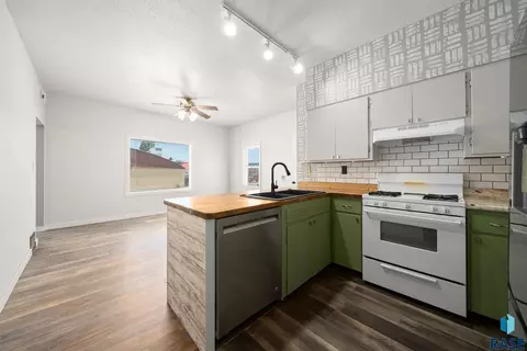 119 N Cedar St, Canton, SD 57013 photo 7