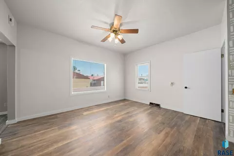 119 N Cedar St, Canton, SD 57013 photo 5