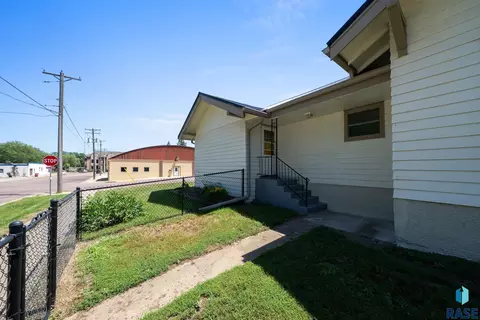 119 N Cedar St, Canton, SD 57013 photo 34